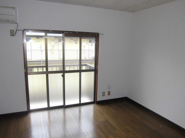 眺望　南に面した明るい居室ですね。