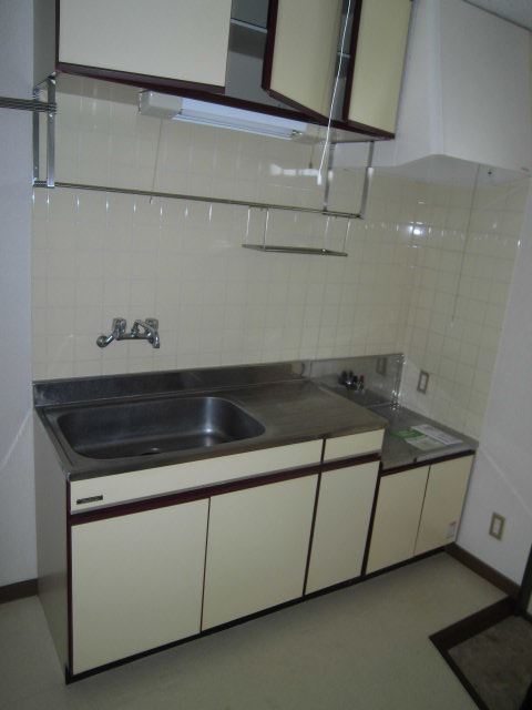 キッチン　広めのキッチンがうれしいですね。