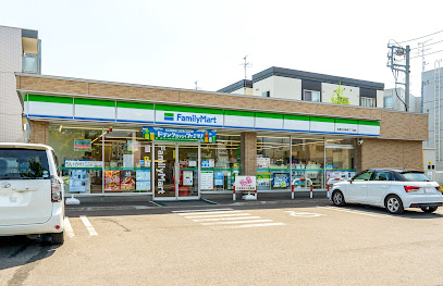 コンビニ　ファミリーマート札幌北36条東20丁目店（コンビニ）まで637m