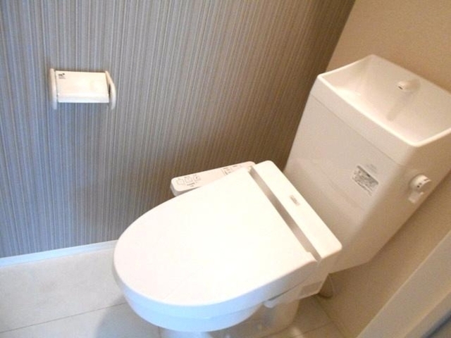 トイレ　温水洗浄暖房便座