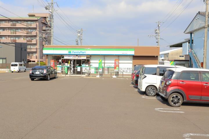 コンビニ　ファミリーマート岐南町平島店（コンビニ）まで292m