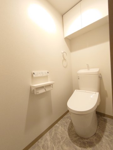 トイレ　温水洗浄便座付きトイレ