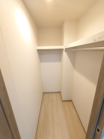 収納　６．９帖の洋室、ウォークインクローゼット