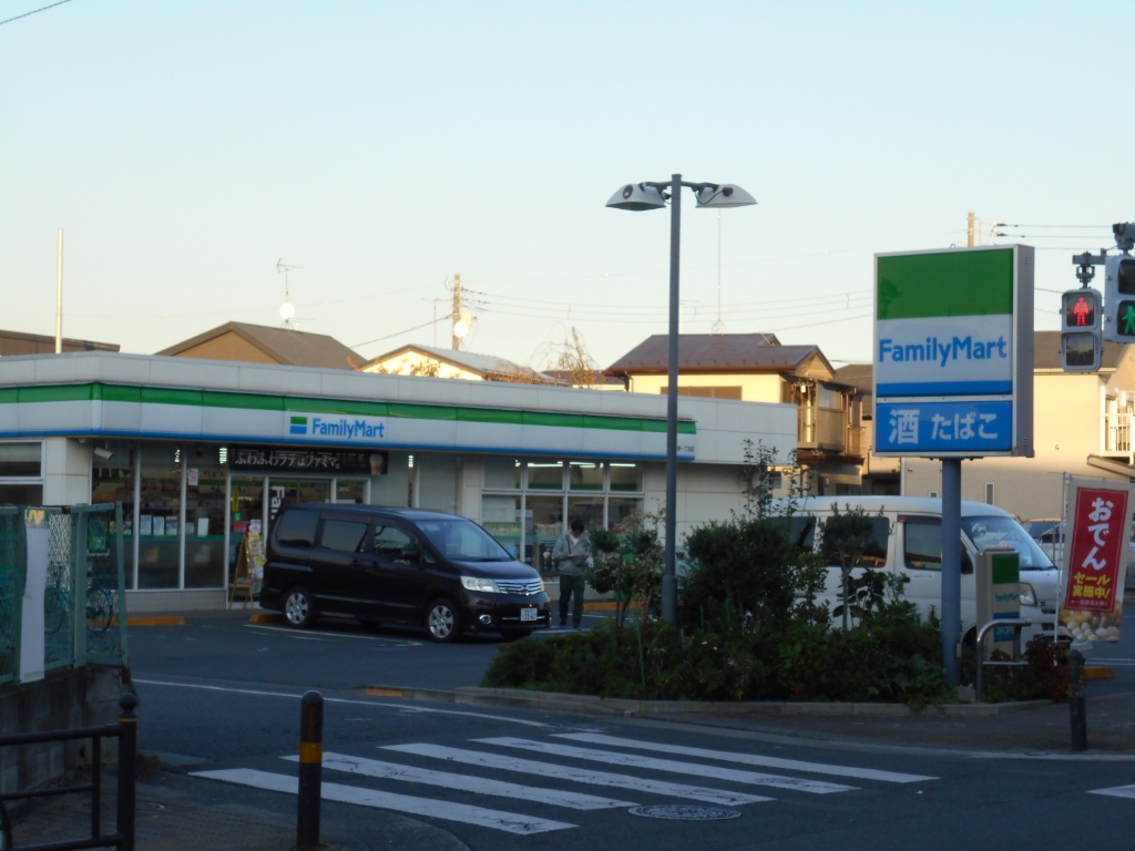 コンビニ　ファミリーマート 田柄一丁目店（コンビニ）まで331m
