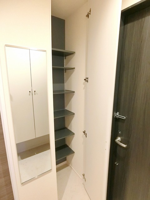 その他設備　★玄関横収納★