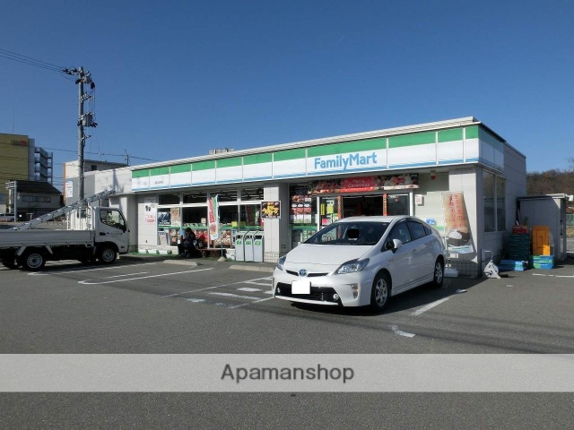 コンビニ　ファミリーマート（コンビニ）まで492m