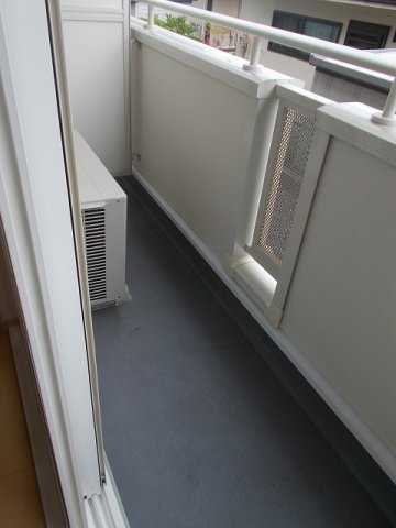 バルコニー　暖かな日差しのふりそそぐバルコニー