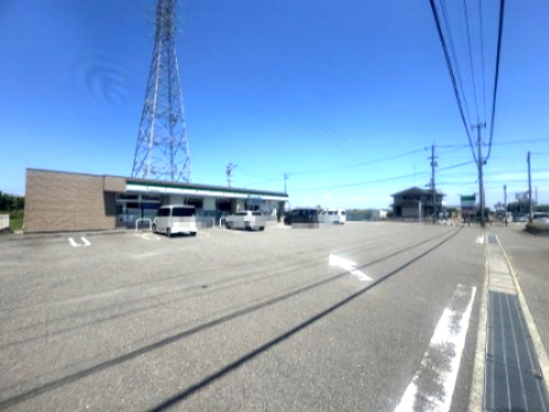 コンビニ　ファミリーマート 応神町西吉成店（コンビニ）まで733m