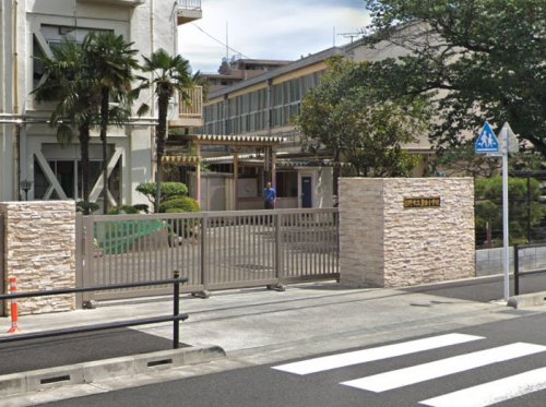 小学校　日野市立豊田小学校（小学校）まで553m