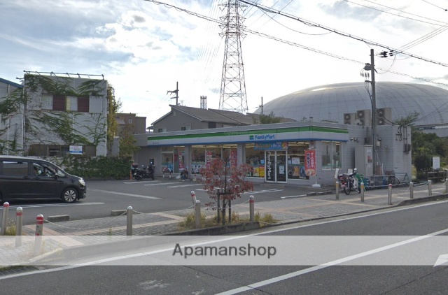 コンビニ　ファミリーマート（コンビニ）まで1019m