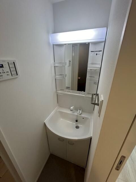 洗面設備　嬉しい洗面台は独立タイプ！