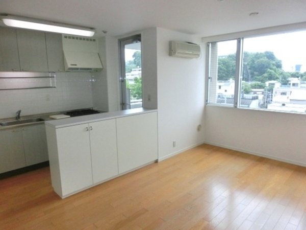 居室・リビング　使いやすい形の為、レイアウトを楽しめます♪