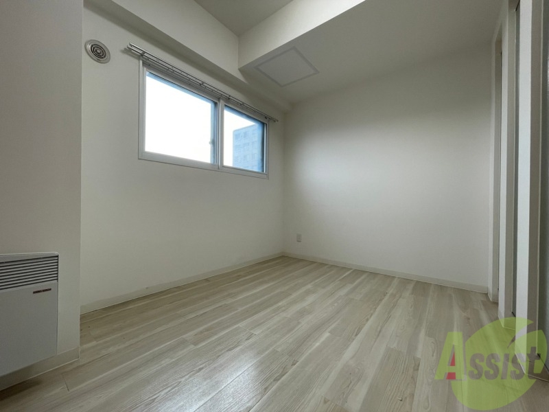 その他部屋・スペース　戸を閉めるとリビングと区切られた寝室にすることができますよ。