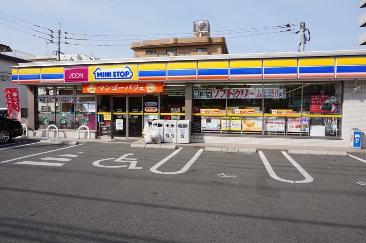コンビニ　ミニストップ 博多諸岡店（コンビニ）まで259m