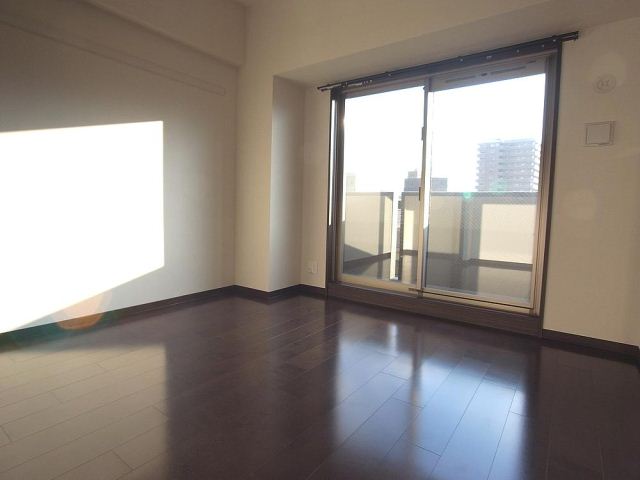 その他部屋・スペース　たっぷりお日さまが差し込みますよ。