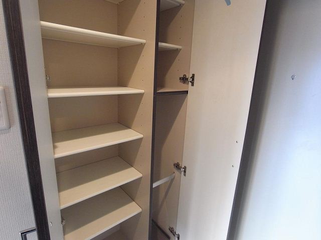 玄関　たっぷり収納できる下駄箱。