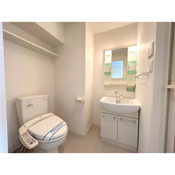 トイレ　室内写真は別部屋の写真です。