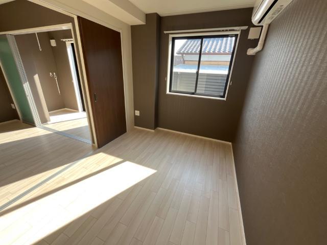 居室・リビング　南側洋室