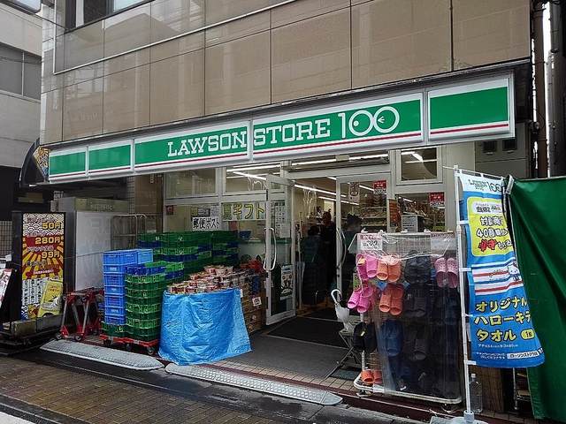 コンビニ　ローソンストア１００北越谷店（コンビニ）まで190m