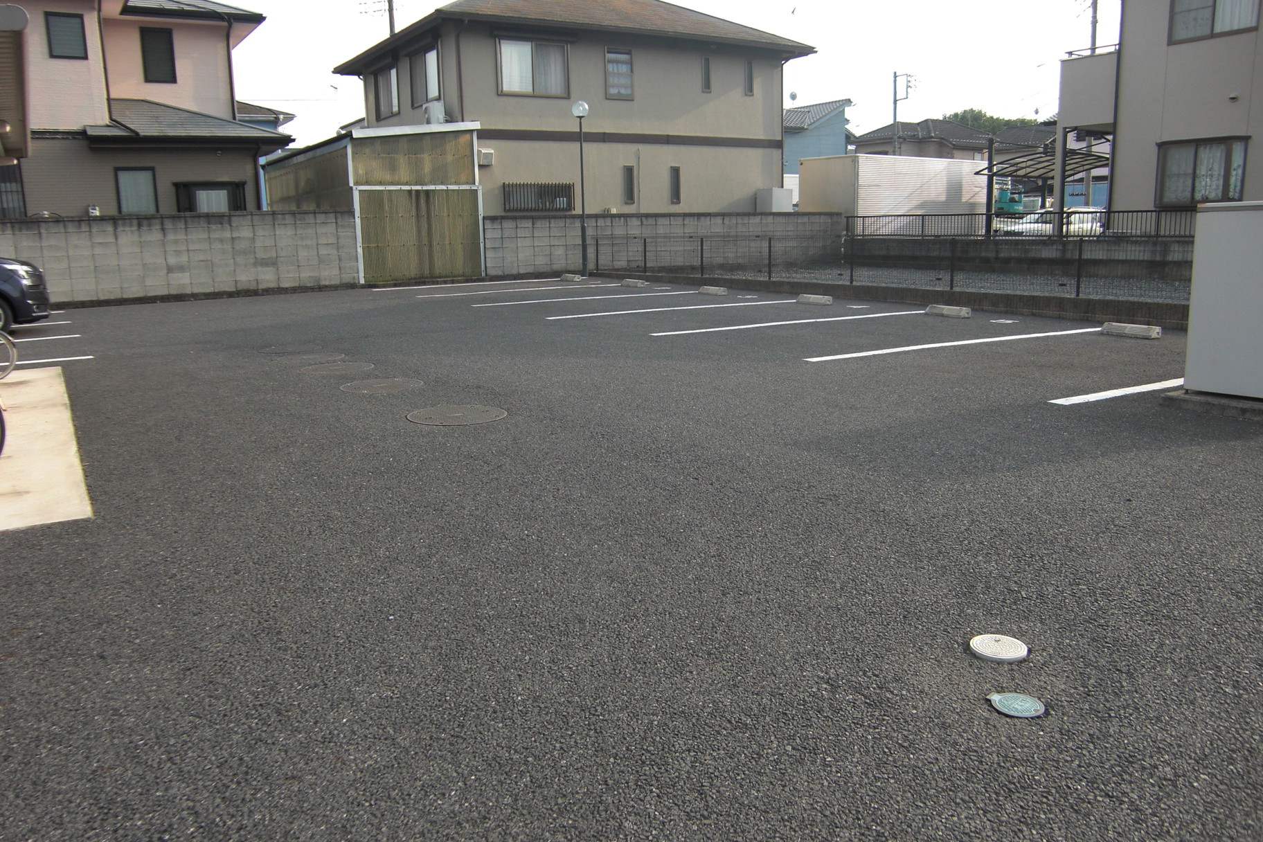 駐車場　駐車場スペースです。1台目無料、2台目3000円。