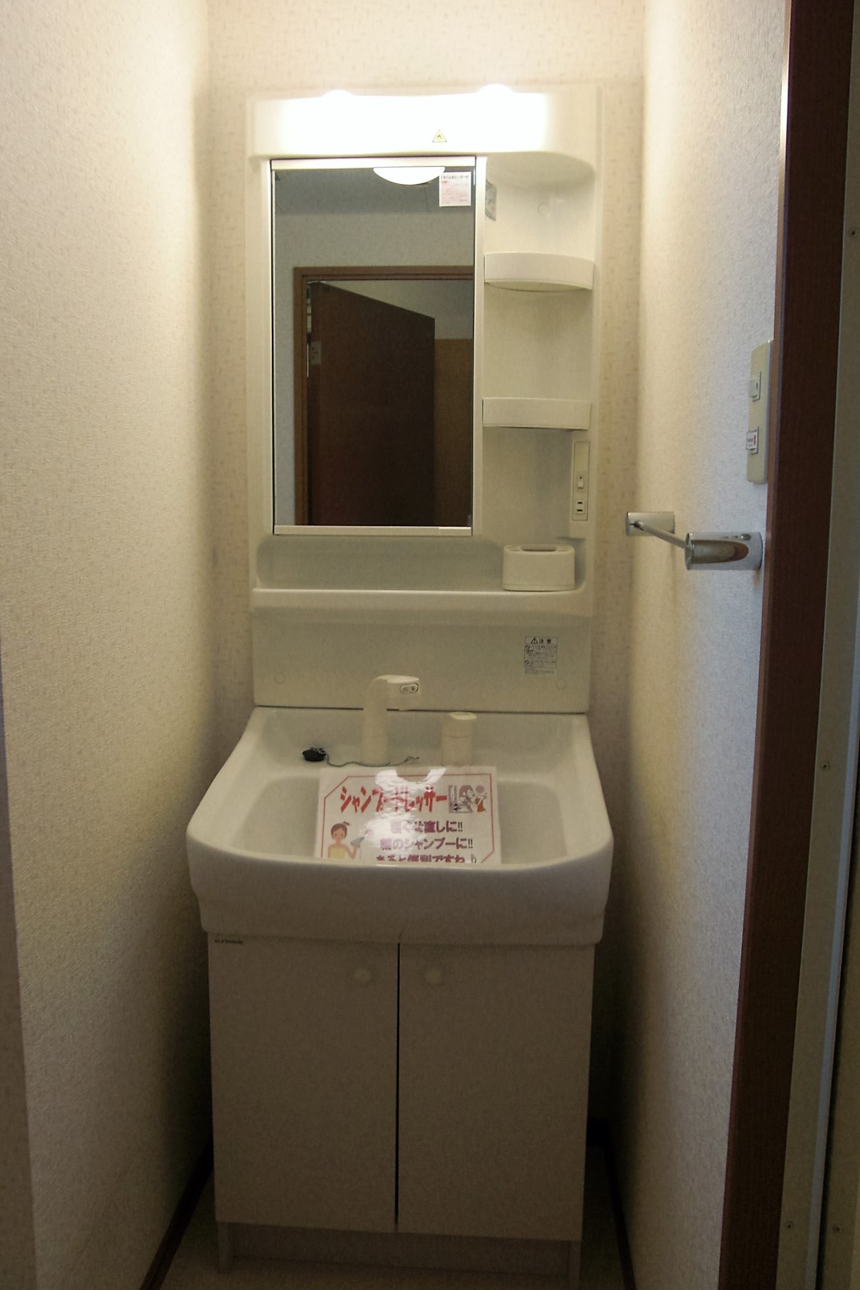 洗面設備　独立型洗面台です。忙しい朝に便利です！