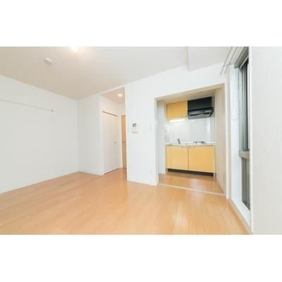 居室・リビング　★採光面の多い洋室です★