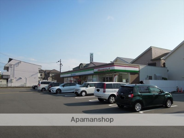 コンビニ　ファミリーマート（コンビニ）まで609m