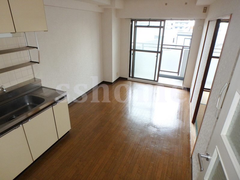 その他　冷蔵庫や食器棚を置くスペースもありますよ♪