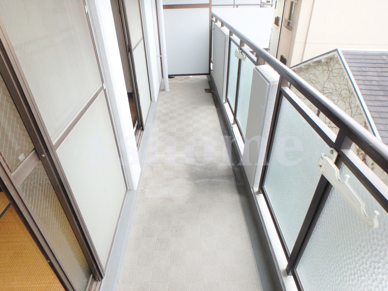 バルコニー　日当たり良好なバルコニー