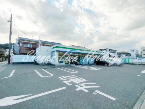 コンビニ　ファミリーマート 横須賀三春町店（コンビニ）まで454m