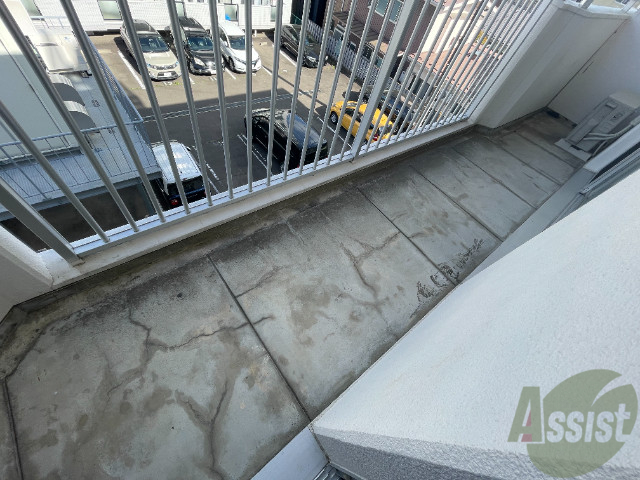 バルコニー　バルコニーは幅があり、広い印象を受けました。