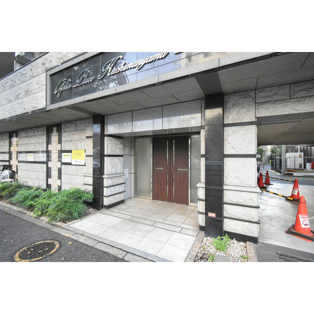 エントランス　落ち着いたエントランスです