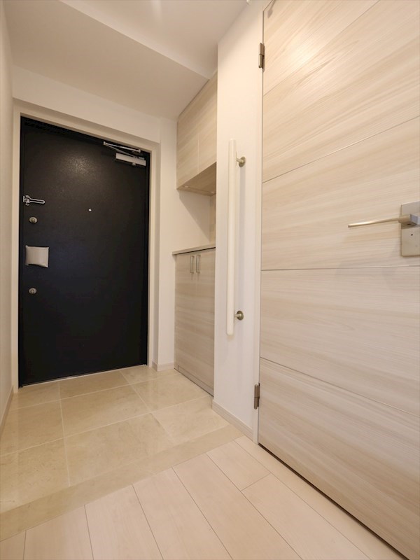 玄関　玄関　シューズボックス付（収納充実してます）