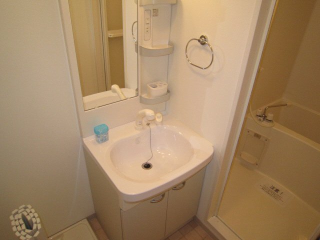 洗面設備　独立洗面台で身支度をすべて済ませてしまいましょう