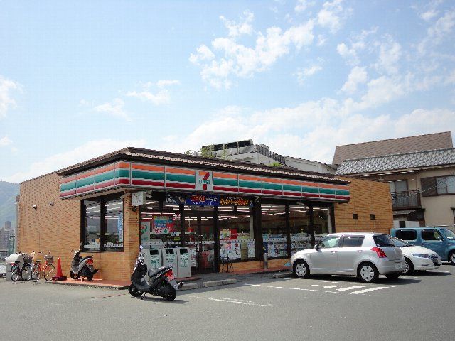 コンビニ　セブンイレブン京都洛西ニュータウン店（コンビニ）まで42m