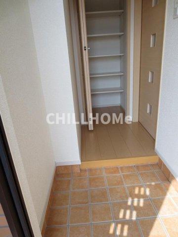 玄関　当社、チルホームのHPもご覧ください(^^)/物件情報多数♪