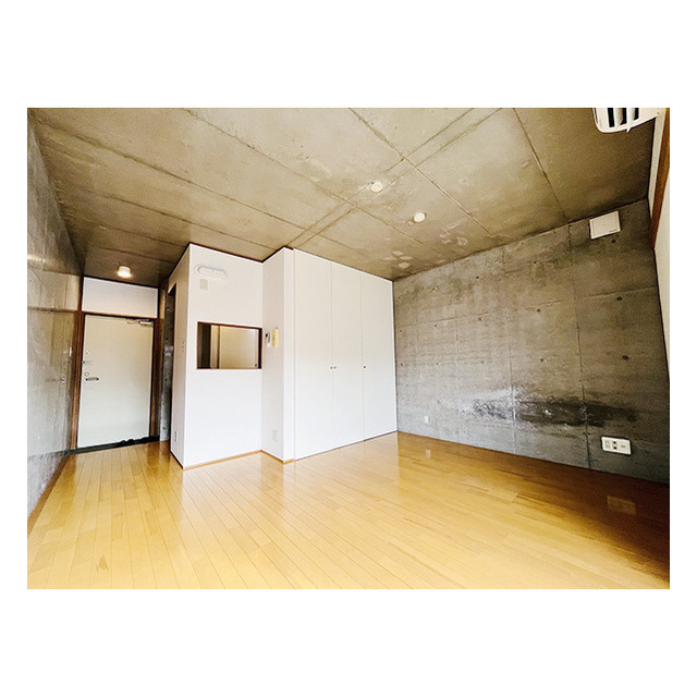 居室・リビング　おしゃれなコンクリート打ち放し