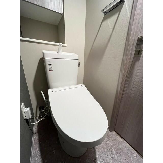 トイレ　※写真は同じマンションの違う部屋のものになります。