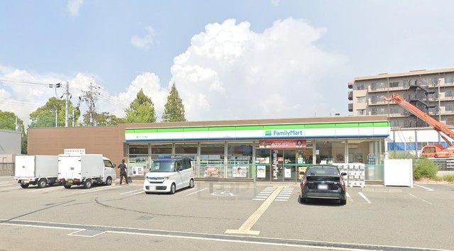 コンビニ　ファミリーマート　豊中インター南（コンビニ）まで390m