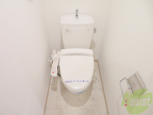 トイレ　人気のウォシュレットつきのトイレです。嬉しいですね。