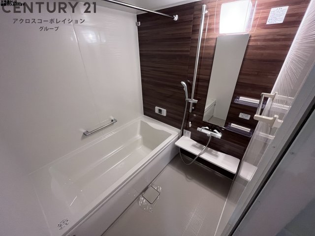 バス・シャワールーム　浴室乾燥機付きで便利です！