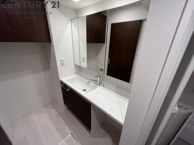 洗面設備　広い洗髪洗面化粧台！