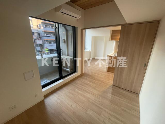 その他部屋・スペース　広くて明るい寝室