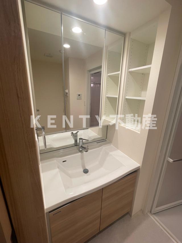 洗面設備　広い洗面スペース