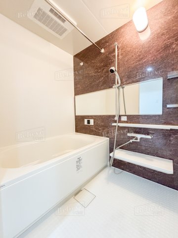 バス・シャワールーム　追い焚き機能付きのお風呂です♪