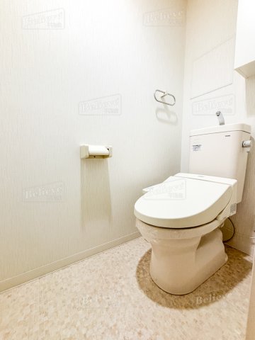 トイレ　嬉しい温水洗浄便座付き♪