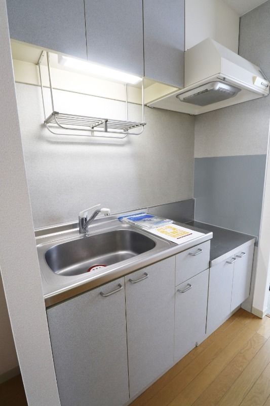 キッチン　※別号室の写真となります。