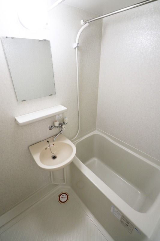 バス・シャワールーム　※別号室の写真となります。