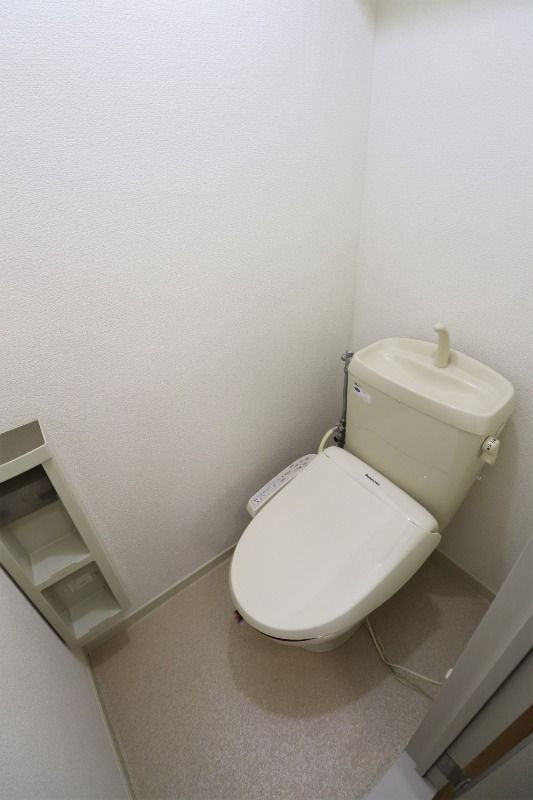 トイレ　※別号室の写真となります。