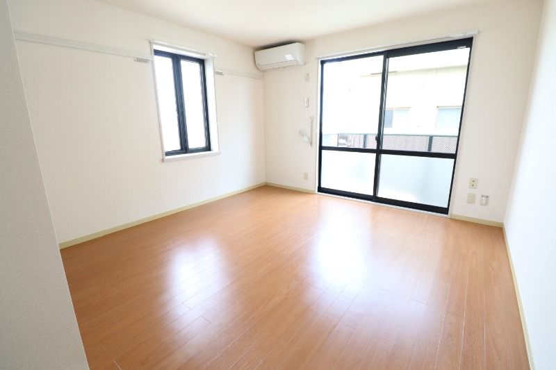 居室・リビング　※別号室の写真となります。